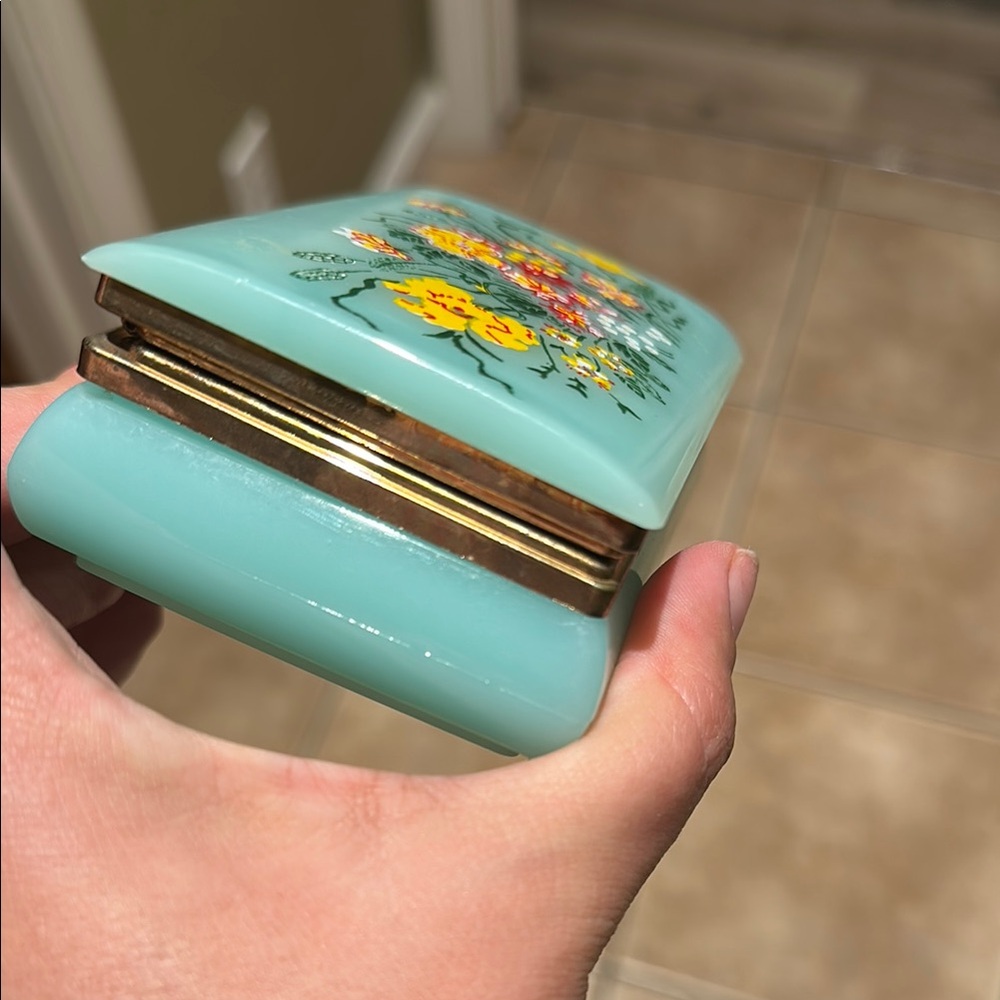 Vintage Lucite Floral Enamel Trinket Box - Picture 4 of 4